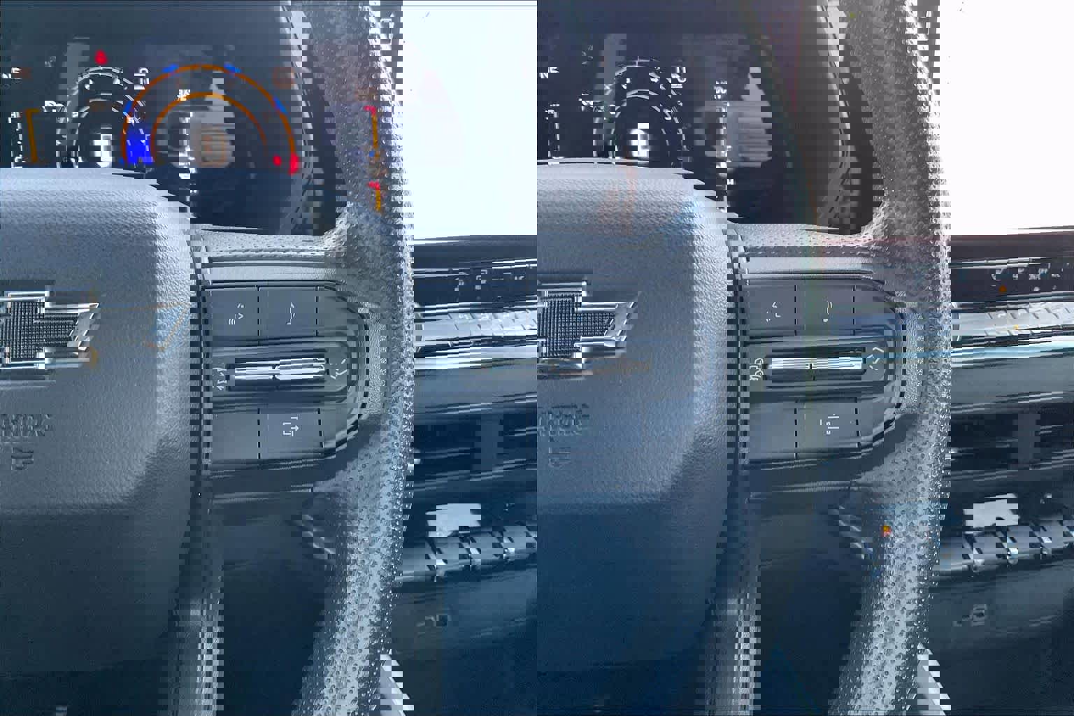 Used 2023 Chevrolet Colorado Trail Boss w/ Technology Package image 24