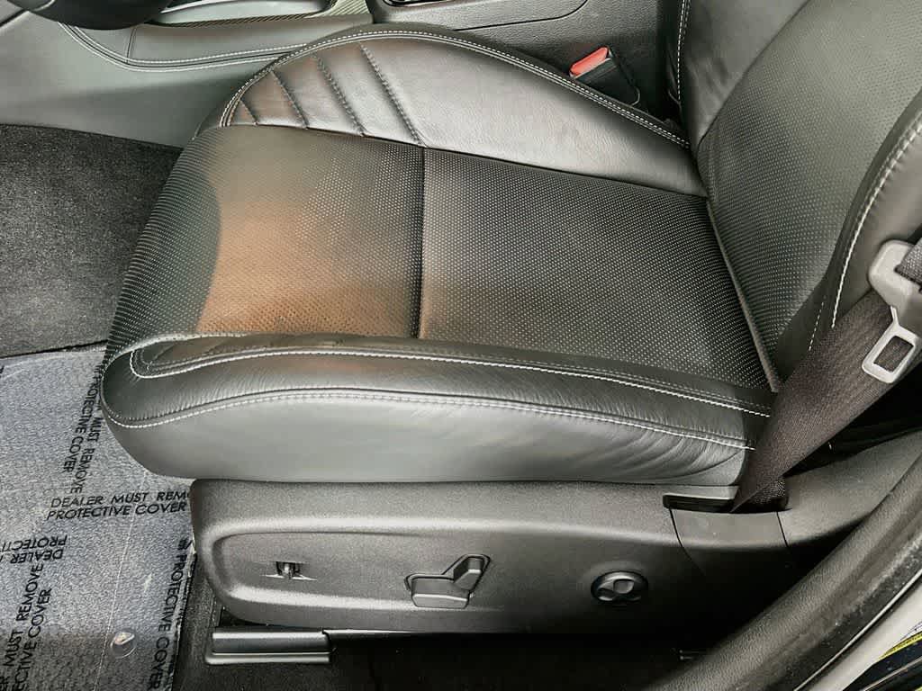 Used 2023 Chrysler 300 C RWD image 32