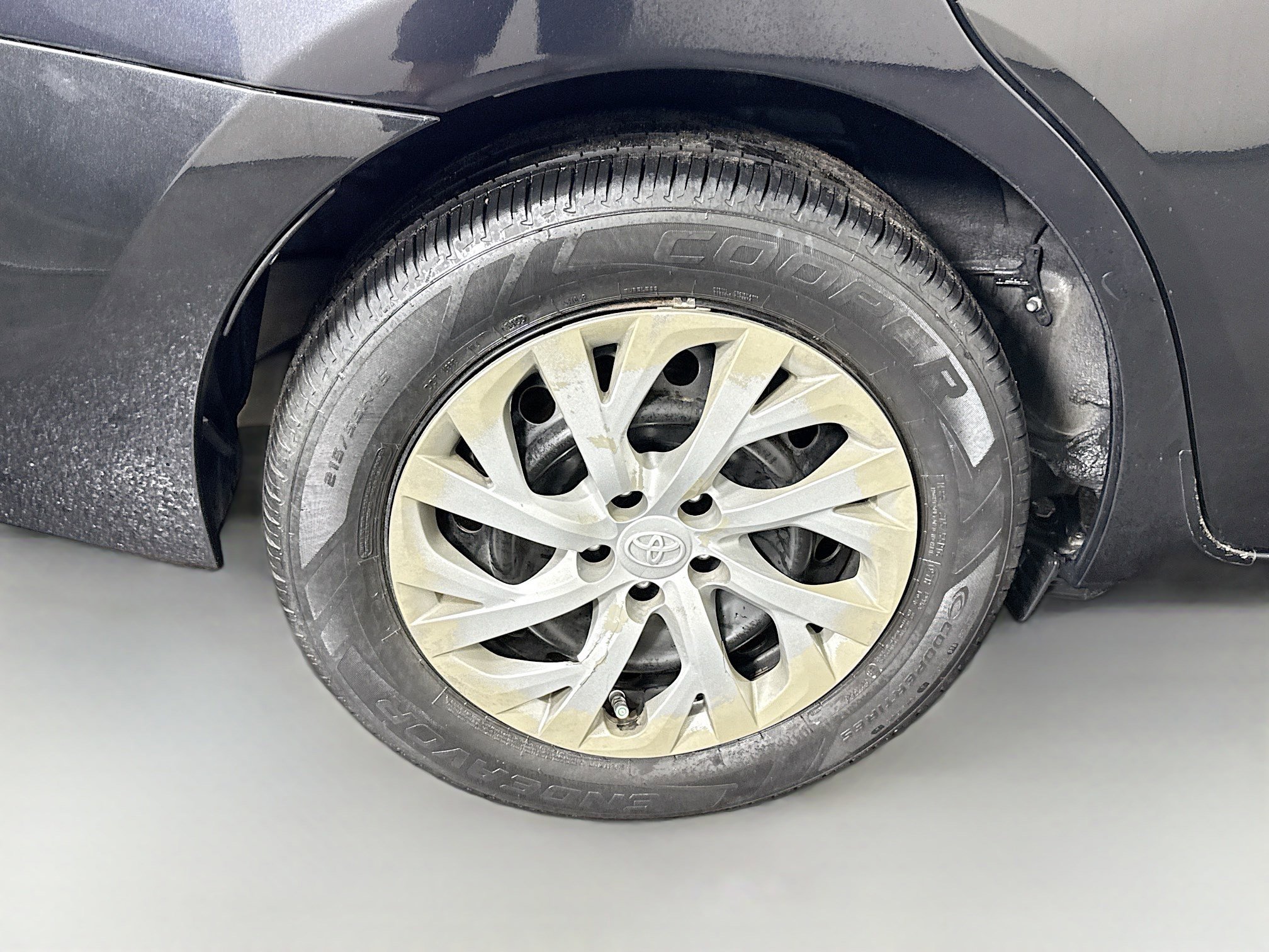 Used 2018 Toyota Corolla L image 32