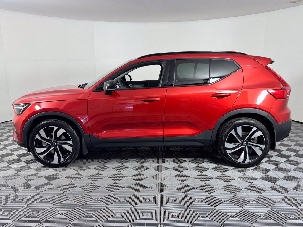 Certified 2024 Volvo XC40 B5 Plus w/ Protection Package Premier AWD/4WD image 12