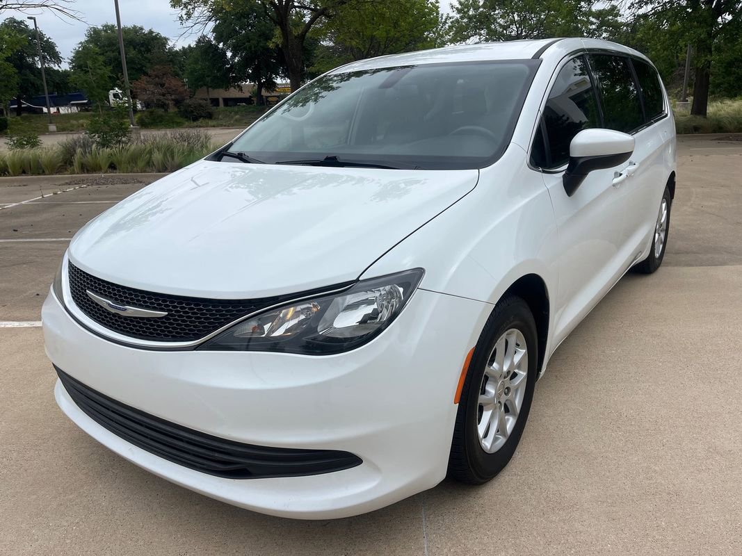 Used 2020 Chrysler Voyager LX w/ Cold Weather Group image 4