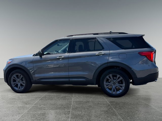 Used 2023 Ford Explorer XLT w/ Equipment Group 202A AWD/4WD image 3