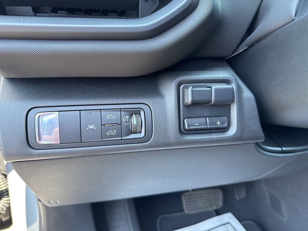 Used 2025 Chevrolet Silverado EV LT image 21