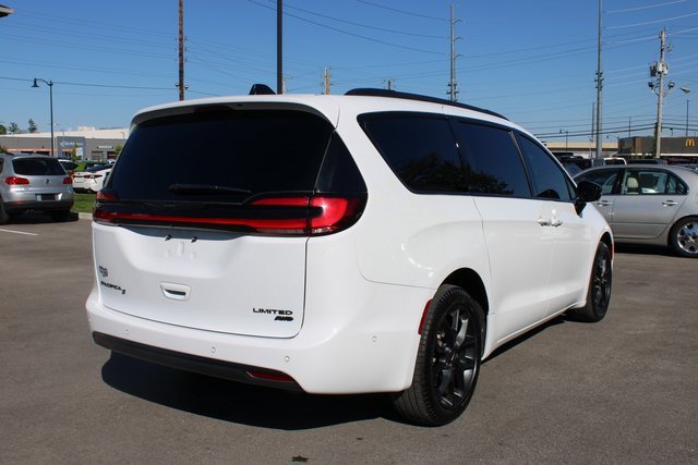 Used 2023 Chrysler Pacifica Limited w/ S Appearance Package image 52