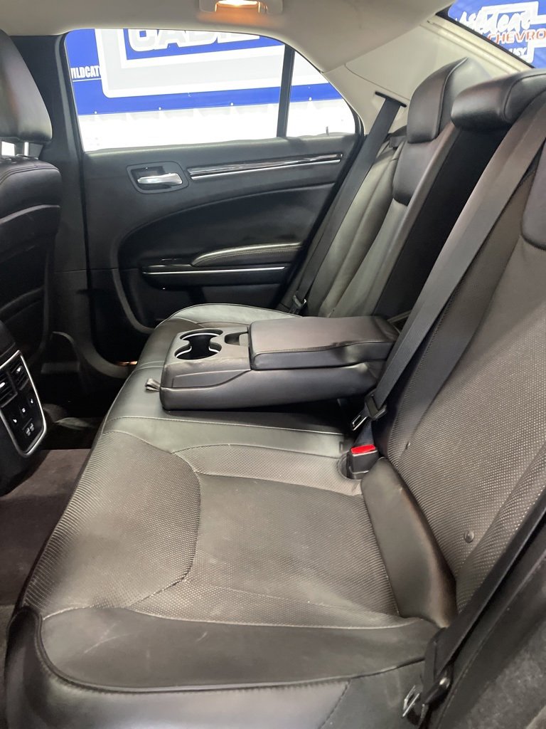 Used 2017 Chrysler 300 C image 39