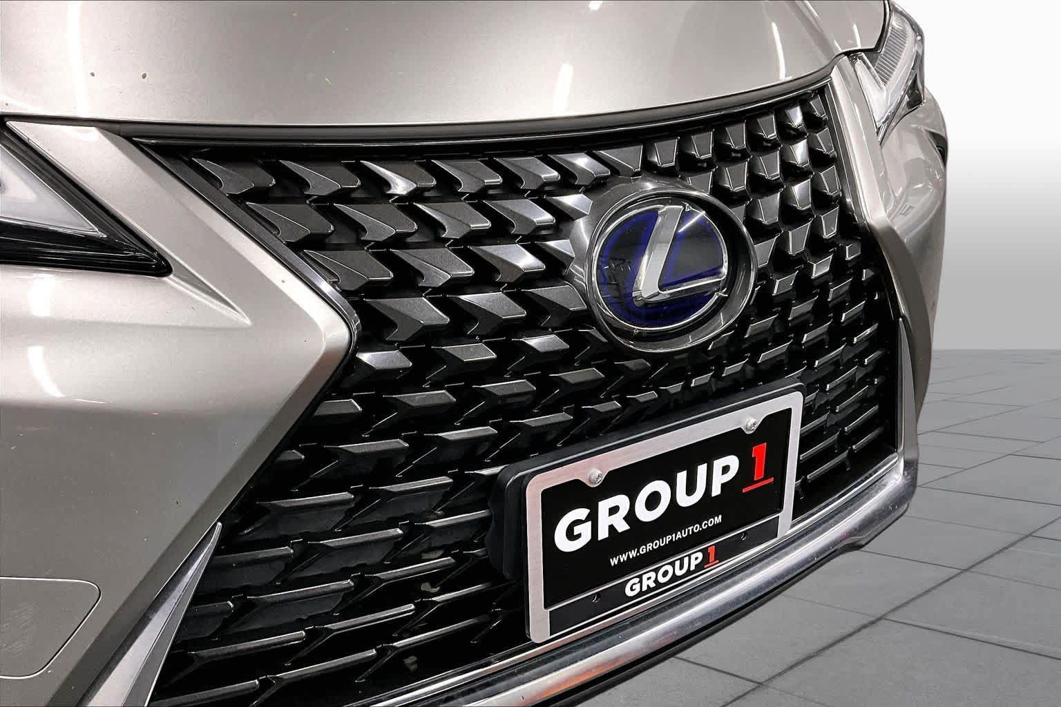 Used 2019 Lexus UX 250h w/ Premium Package AWD/4WD image 29