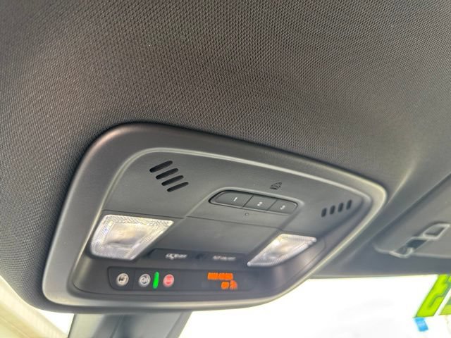 Used 2023 Chevrolet Traverse RS FWD image 19