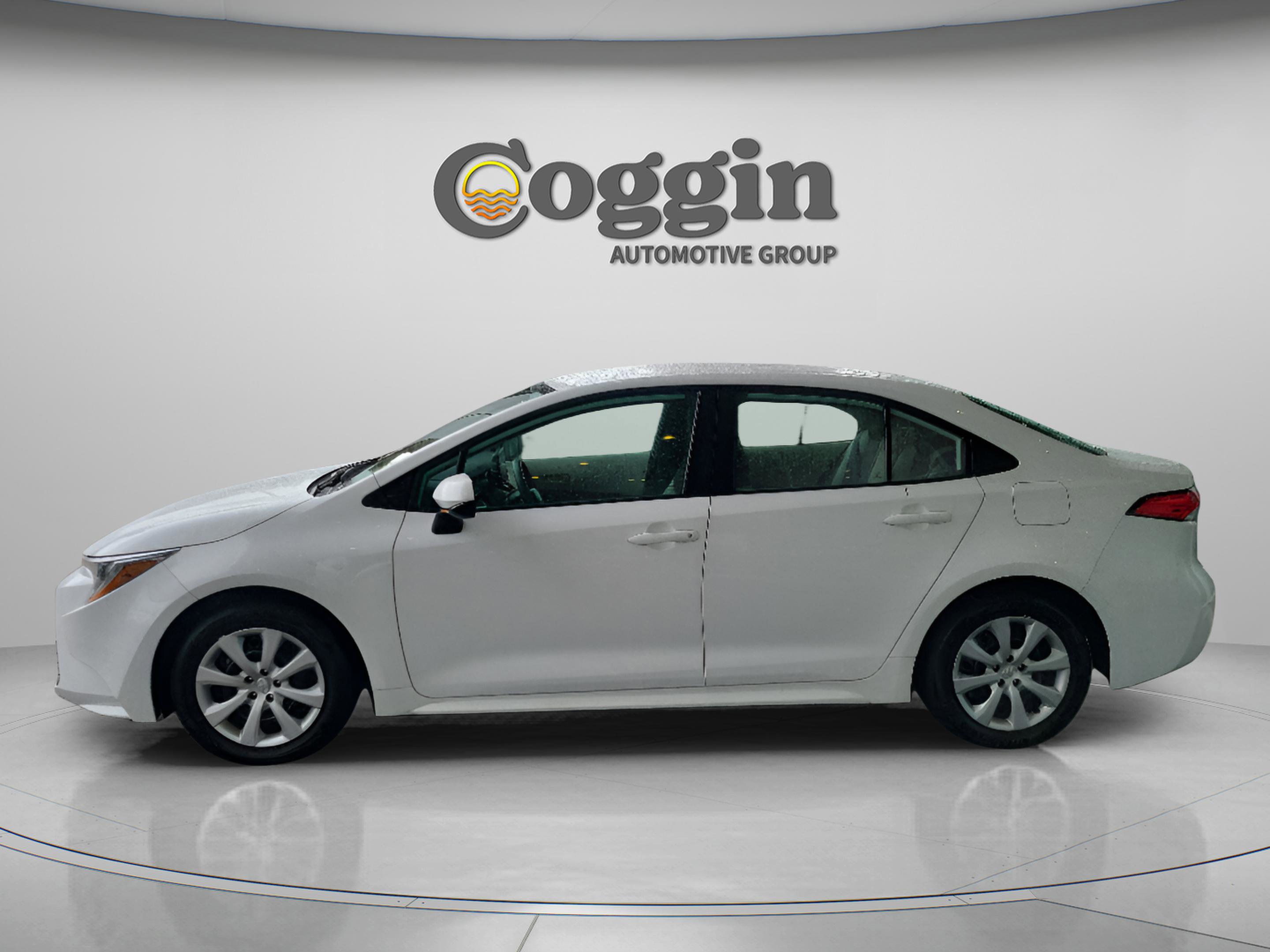 Used 2024 Toyota Corolla LE image 2