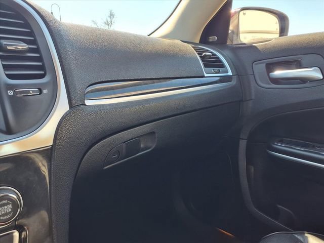 Used 2021 Chrysler 300 Touring L image 23