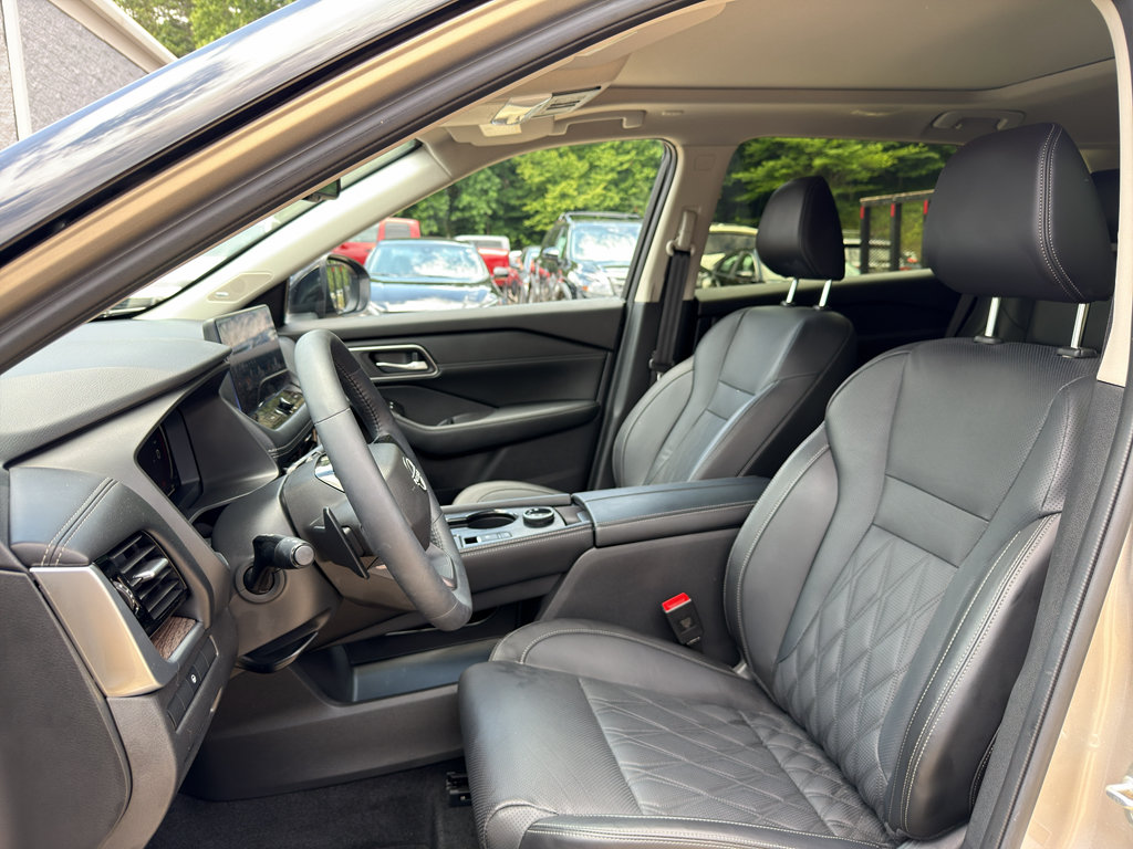 Used 2025 Nissan Rogue Platinum AWD/4WD image 11