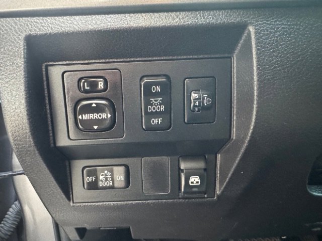 Used 2015 Toyota Tundra SR5 w/ SR5 Upgrade Package RWD image 28