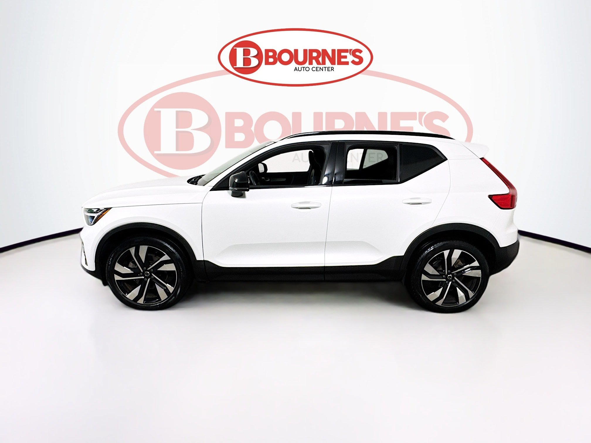 Used 2023 Volvo XC40 B5 Plus w/ Climate Package AWD/4WD image 8