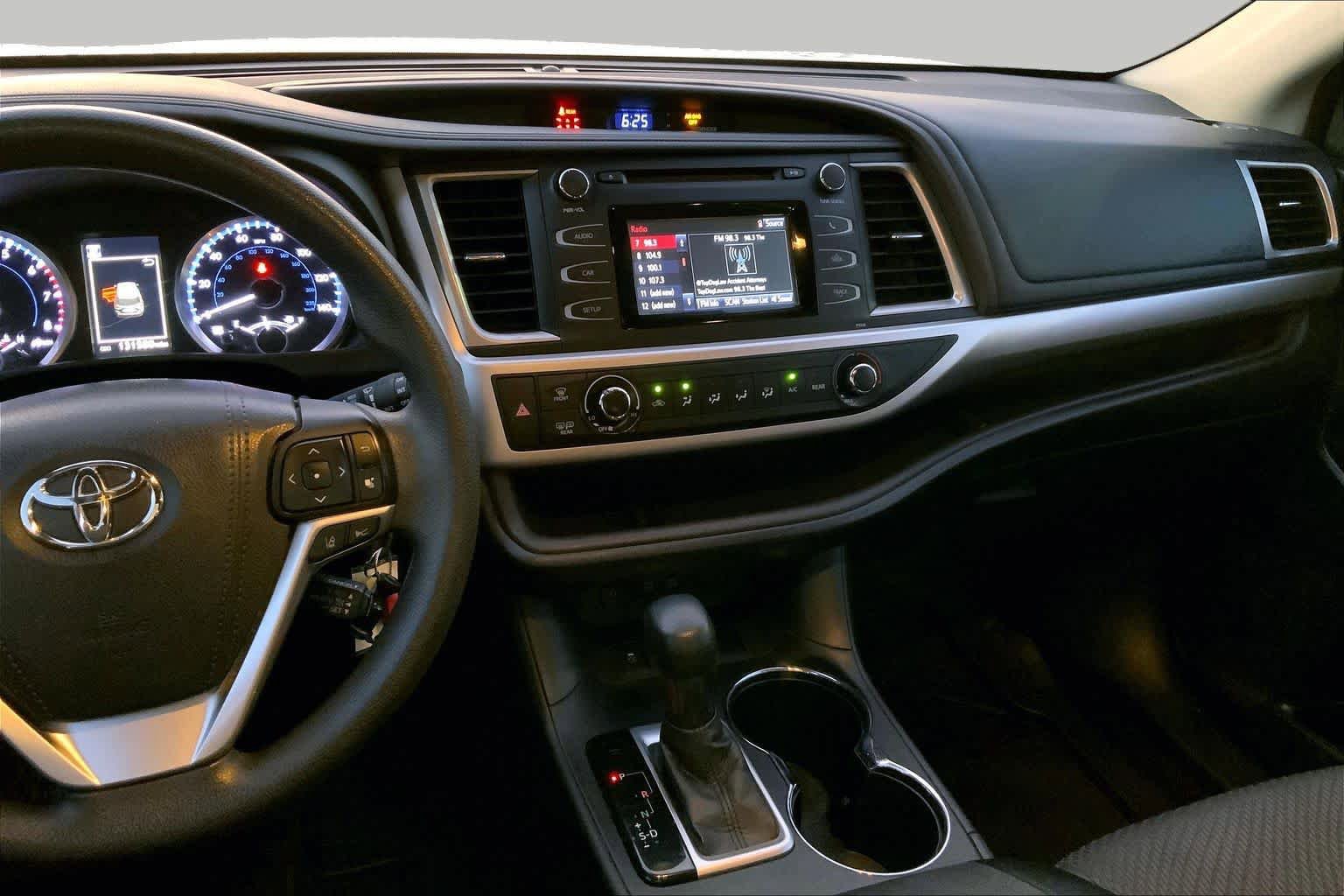 Used 2017 Toyota Highlander LE FWD image 7