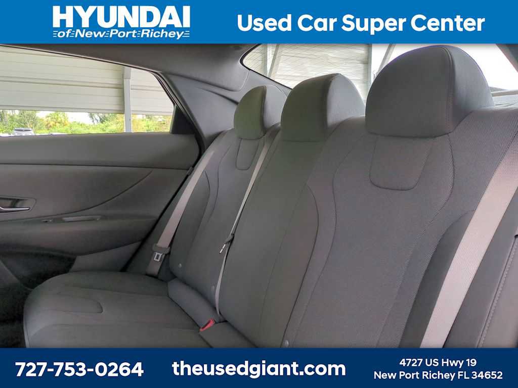 Used 2025 Hyundai Elantra SE FWD image 13