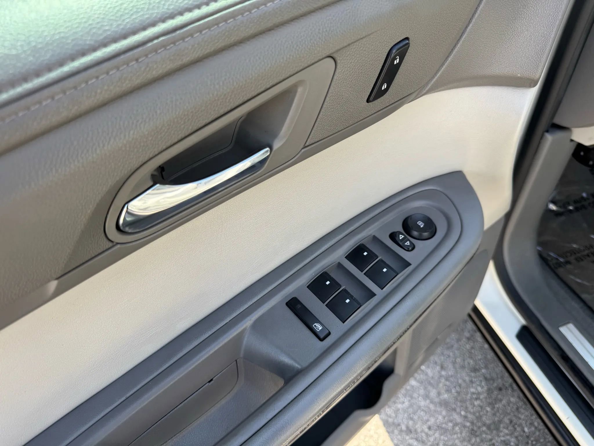 Used 2014 GMC Acadia SLT image 18