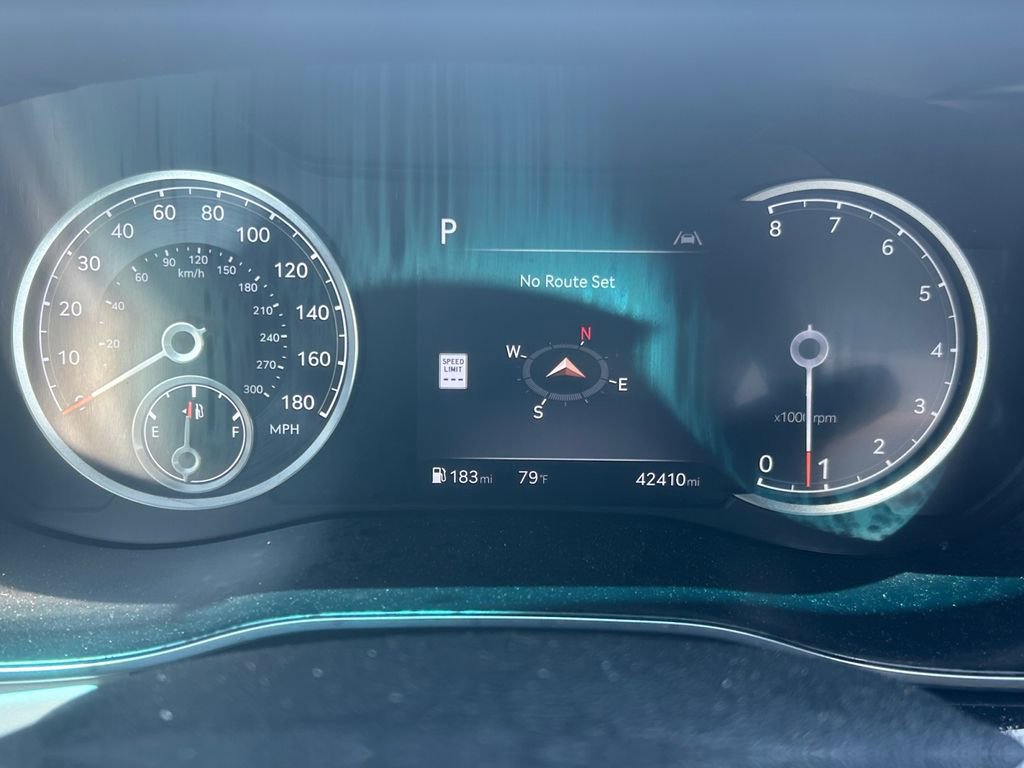 Used 2025 Genesis G70 2.5T AWD/4WD image 25