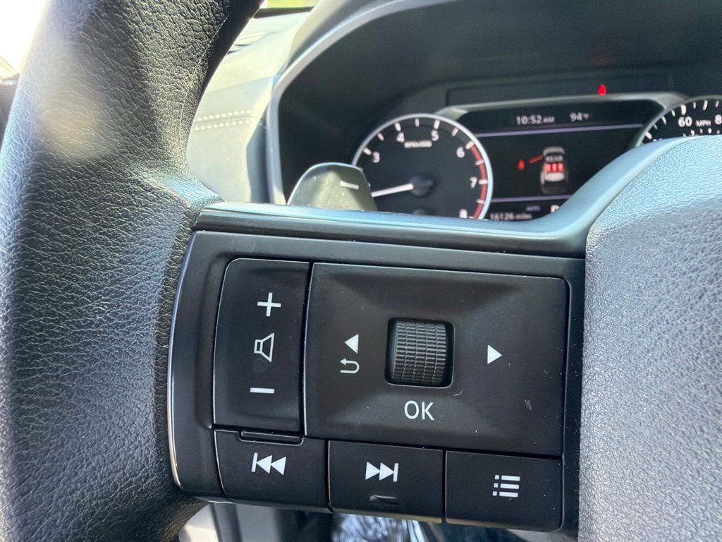 Used 2025 Nissan Rogue S AWD/4WD image 23