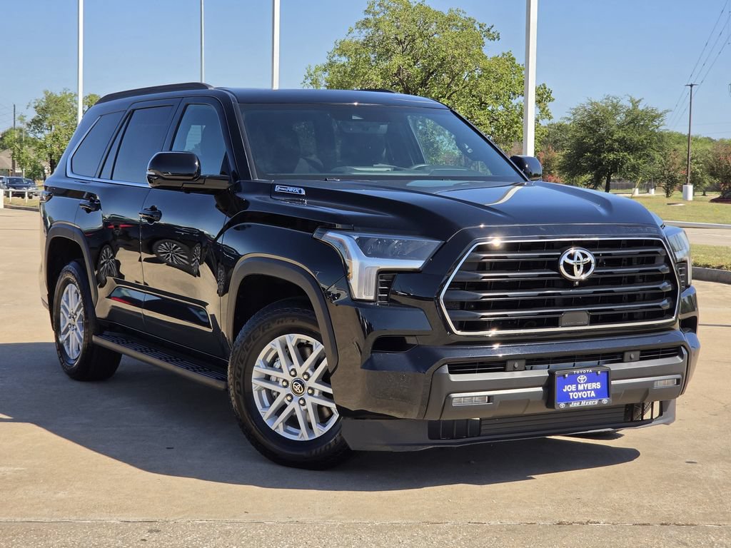 Used 2025 Toyota Sequoia SR5 AWD/4WD image 2
