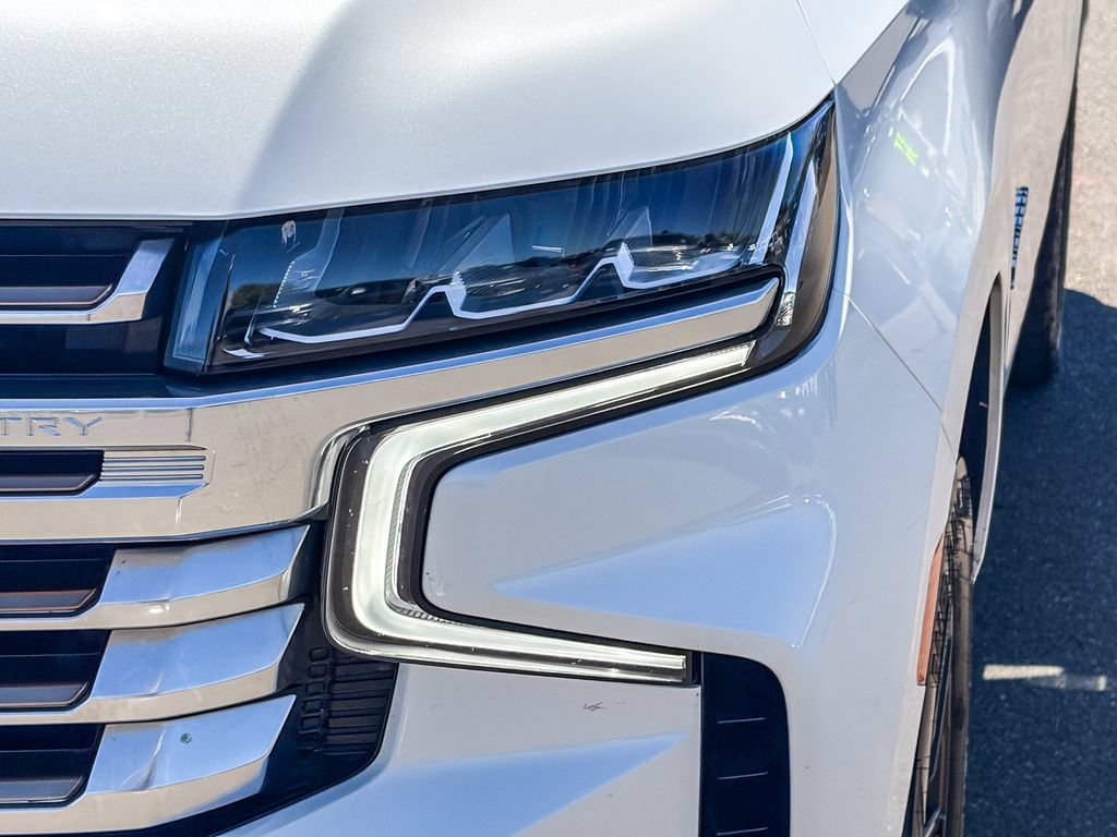 Used 2021 Chevrolet Suburban High Country w/ Premium Package AWD/4WD image 7