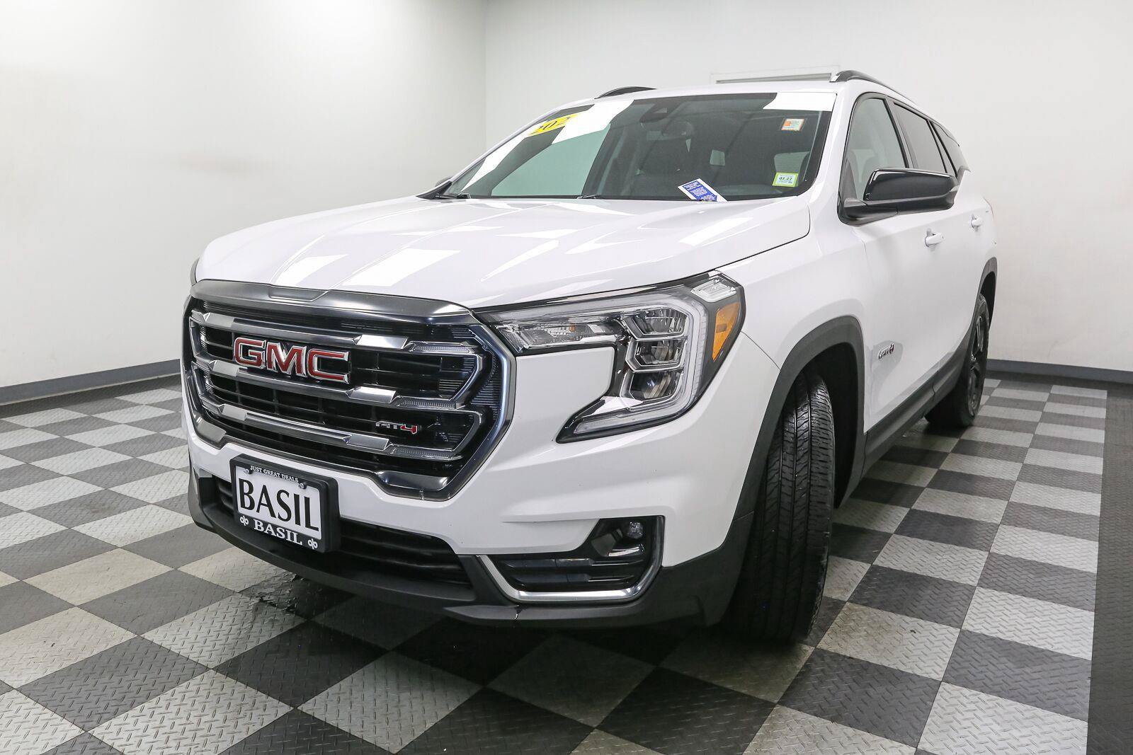 Used 2023 GMC Terrain AT4 AWD/4WD image 4