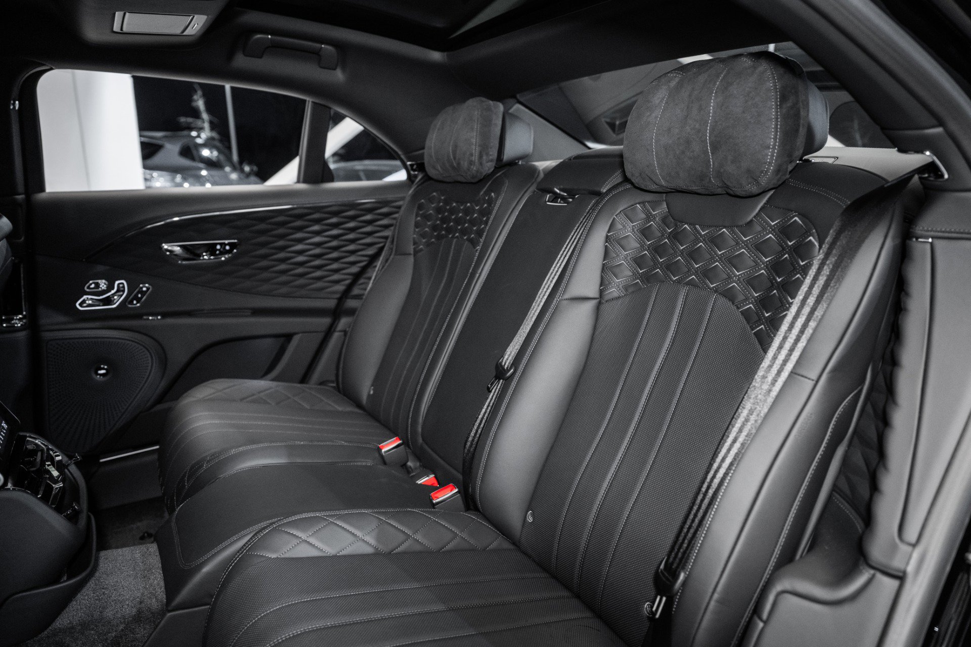 Used 2024 Bentley Flying Spur W12 image 24