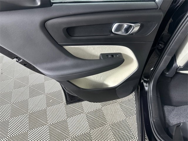 Used 2025 Volvo XC40 B5 Plus w/ Climate Package image 15