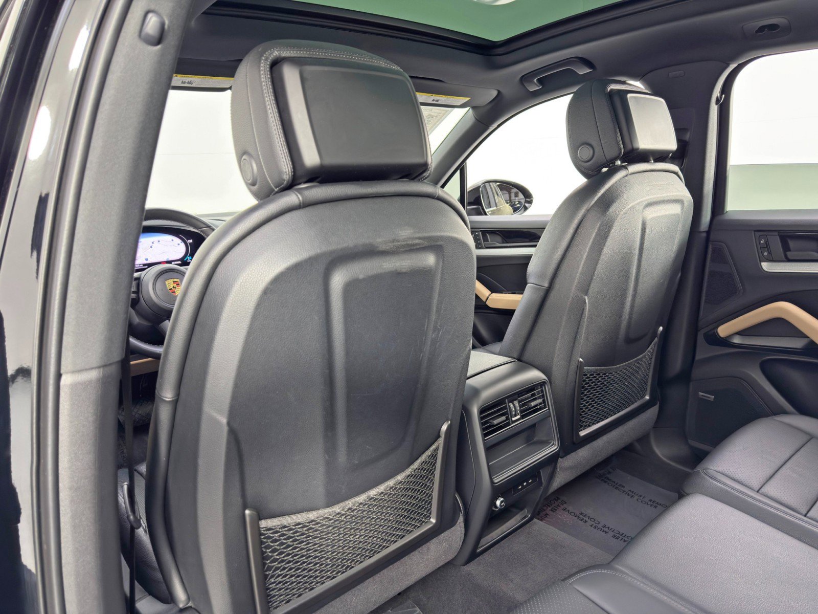 Used 2024 Porsche Cayenne w/ Sport Chrono Package image 35