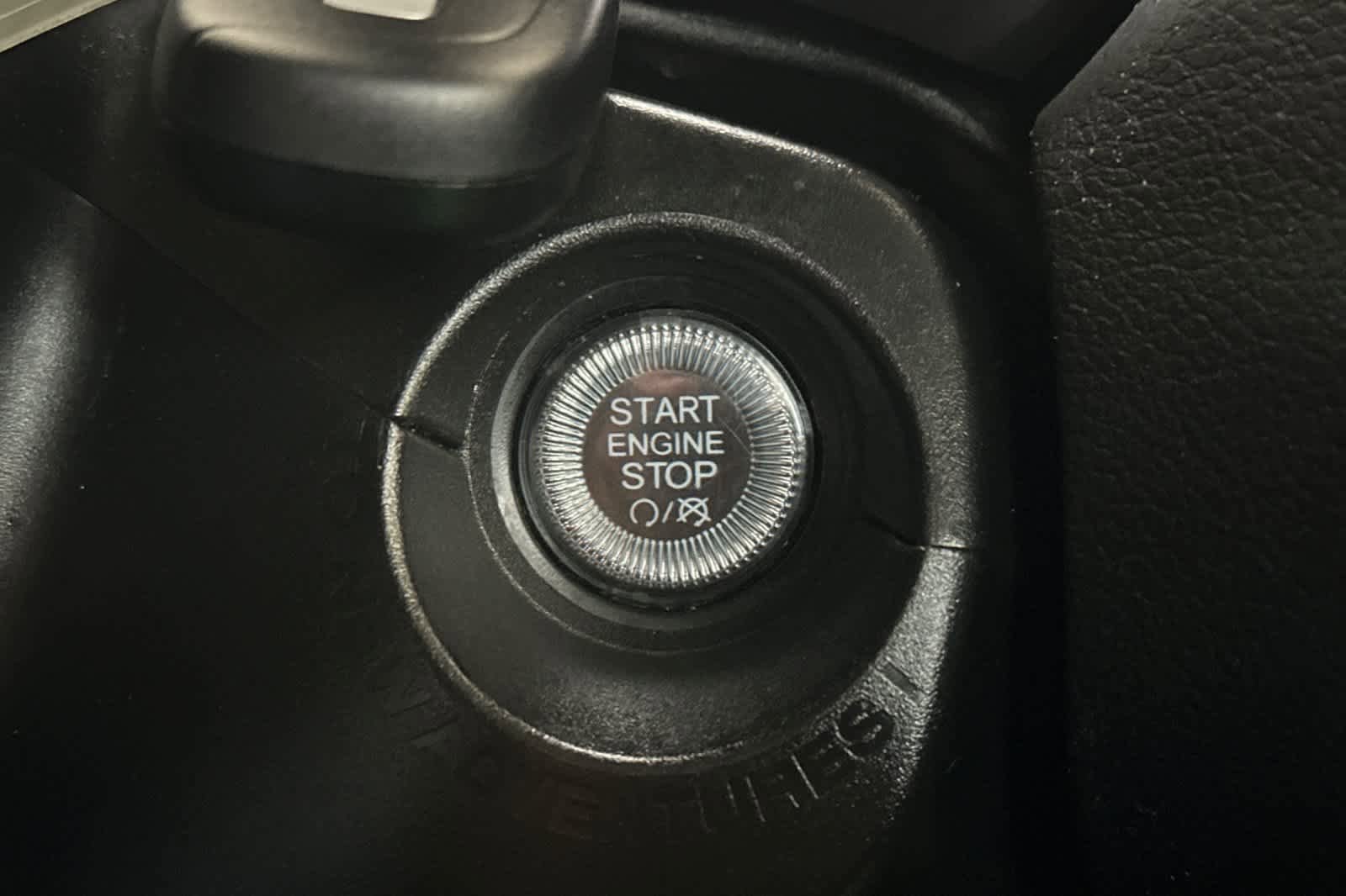 Used 2023 Jeep Renegade Latitude AWD/4WD image 23
