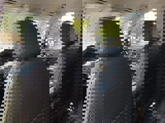 Used 2023 GMC Acadia SLT image 15