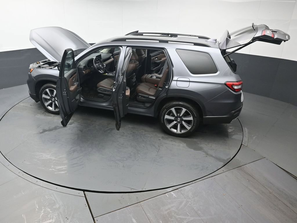 Used 2025 Honda Pilot Elite image 47