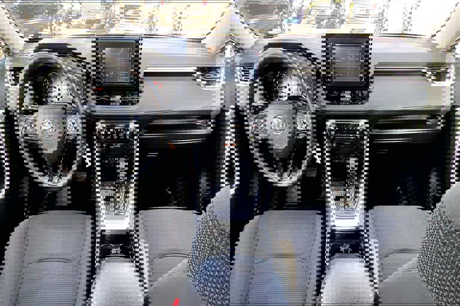 Used 2019 Toyota RAV4 LE image 14