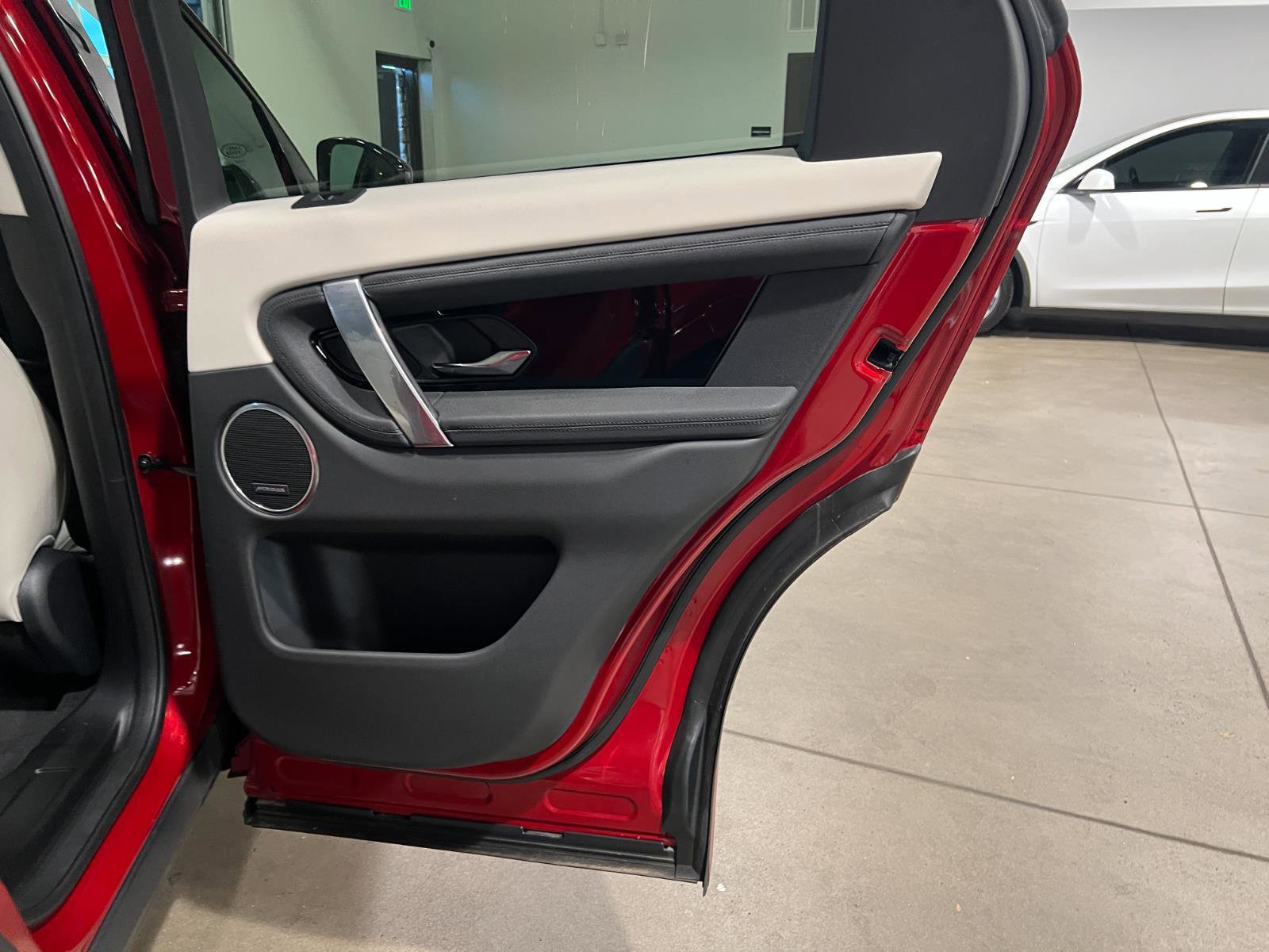 Used 2025 Land Rover Discovery Sport S image 34