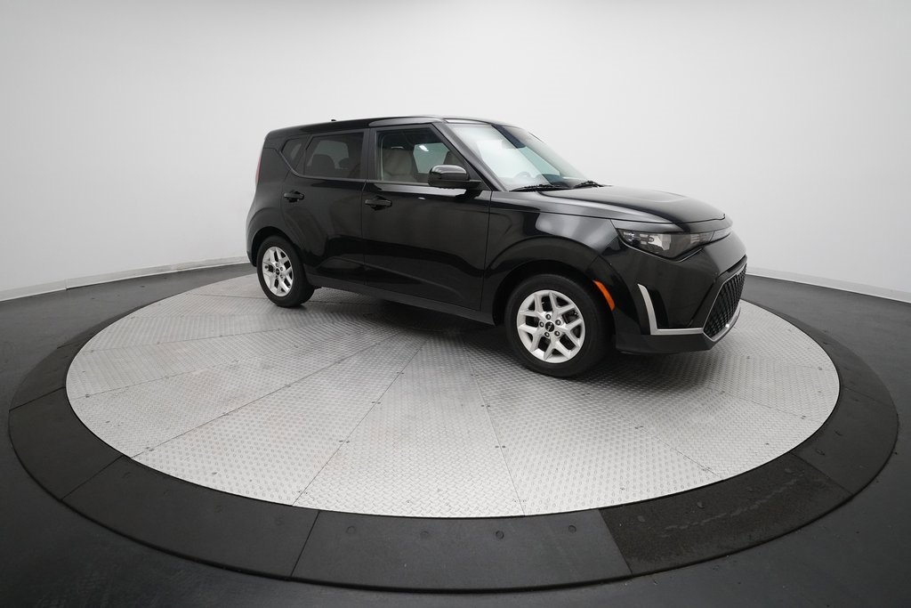 Used 2023 Kia Soul LX w/ LX Technology Package image 13