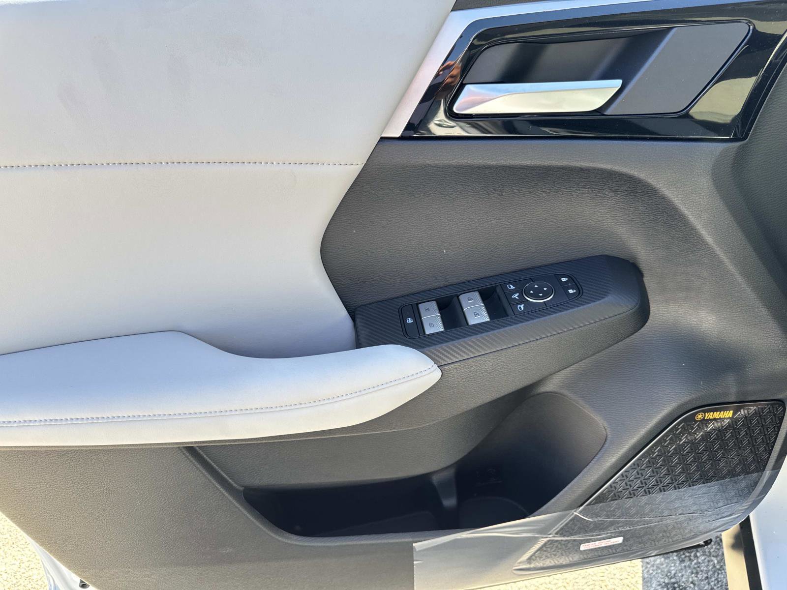 New 2026 Mitsubishi Outlander SE image 13