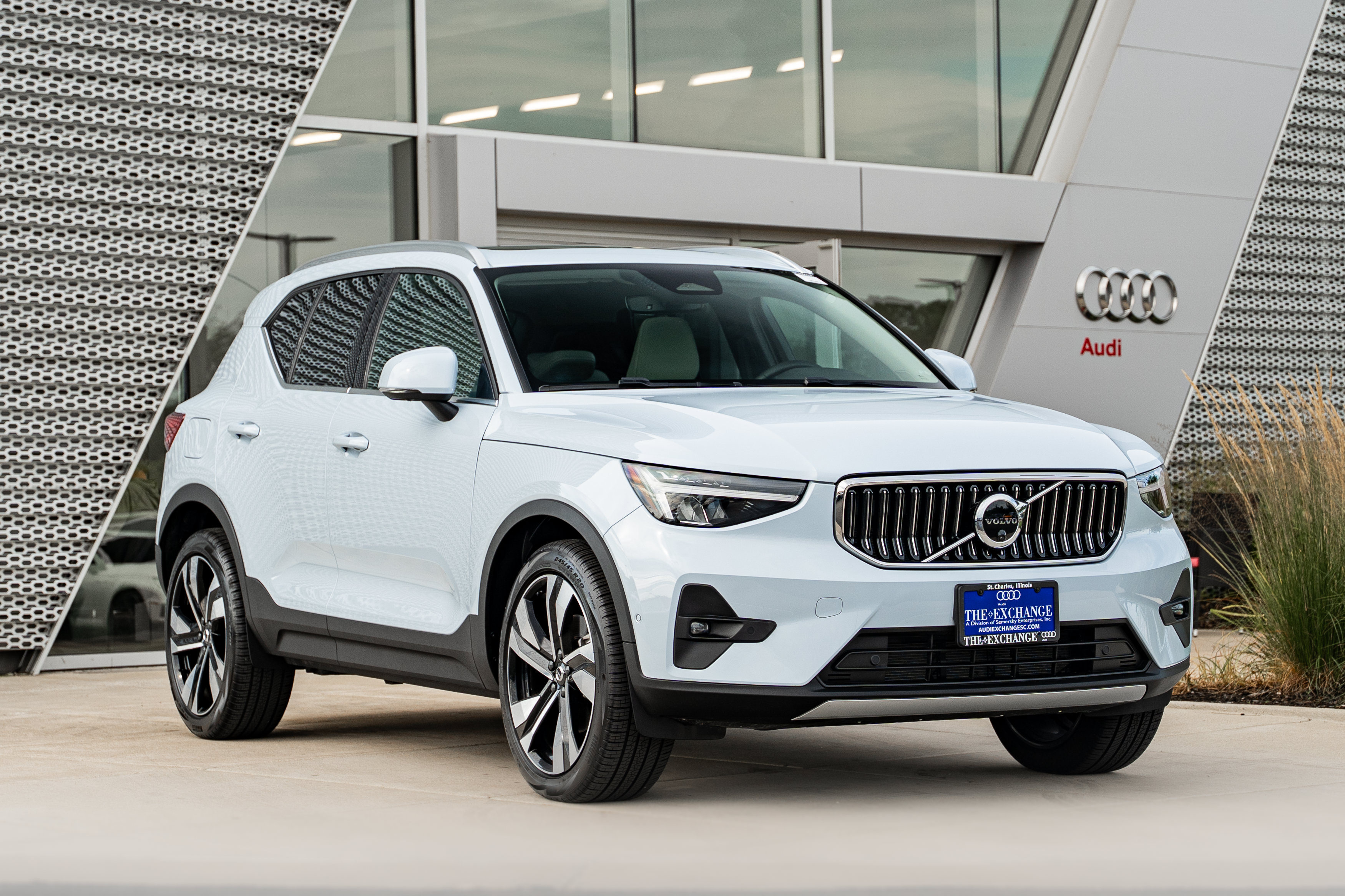 Used 2024 Volvo XC40 B5 Plus w/ Protection Package Premier