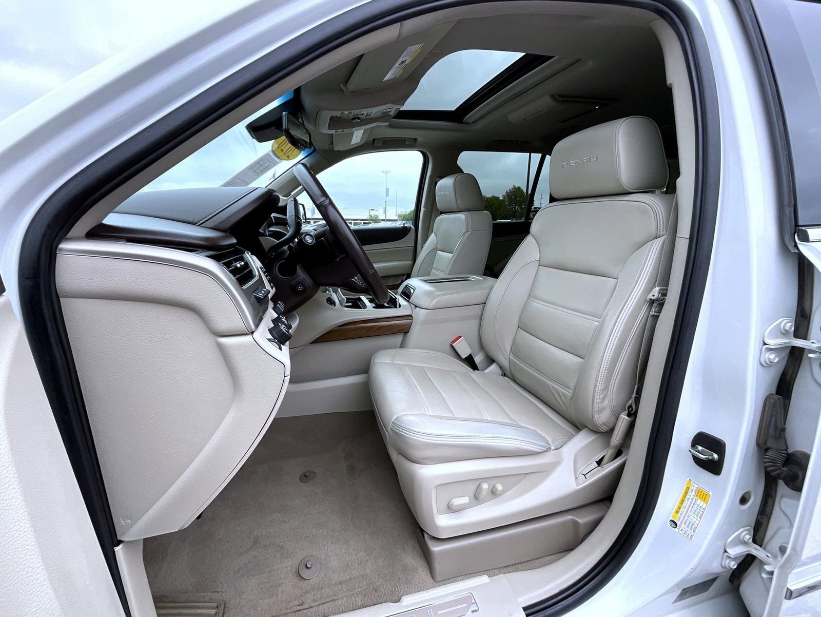 Used 2020 GMC Yukon Denali w/ Denali Ultimate Package image 10