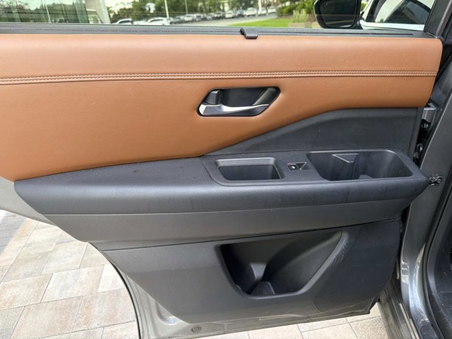 Used 2022 Nissan Pathfinder Platinum w/ Cargo Package AWD/4WD image 15