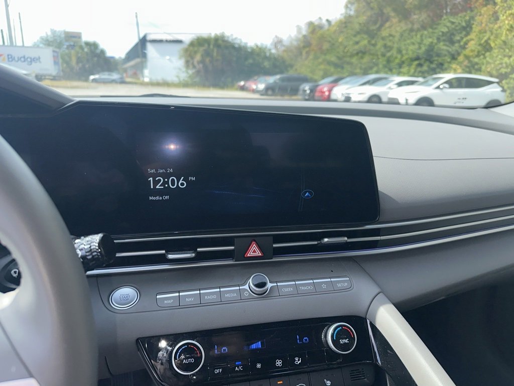 Used 2025 Hyundai Elantra SEL image 8