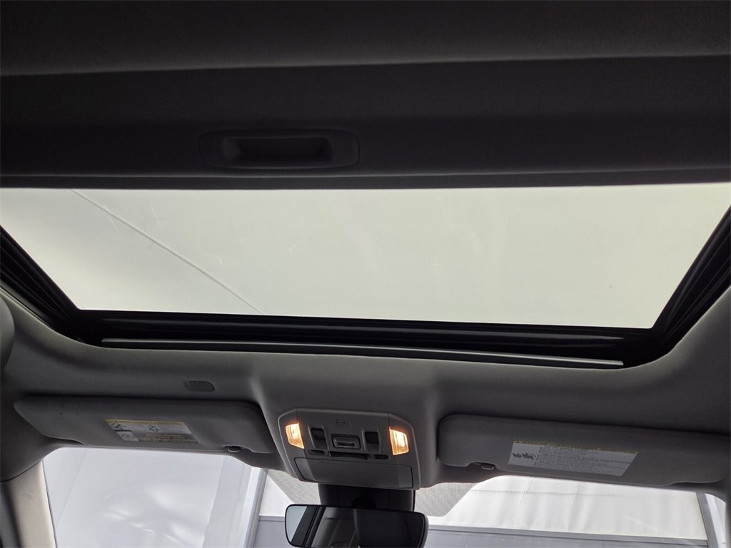 Used 2022 Toyota Highlander XLE image 19