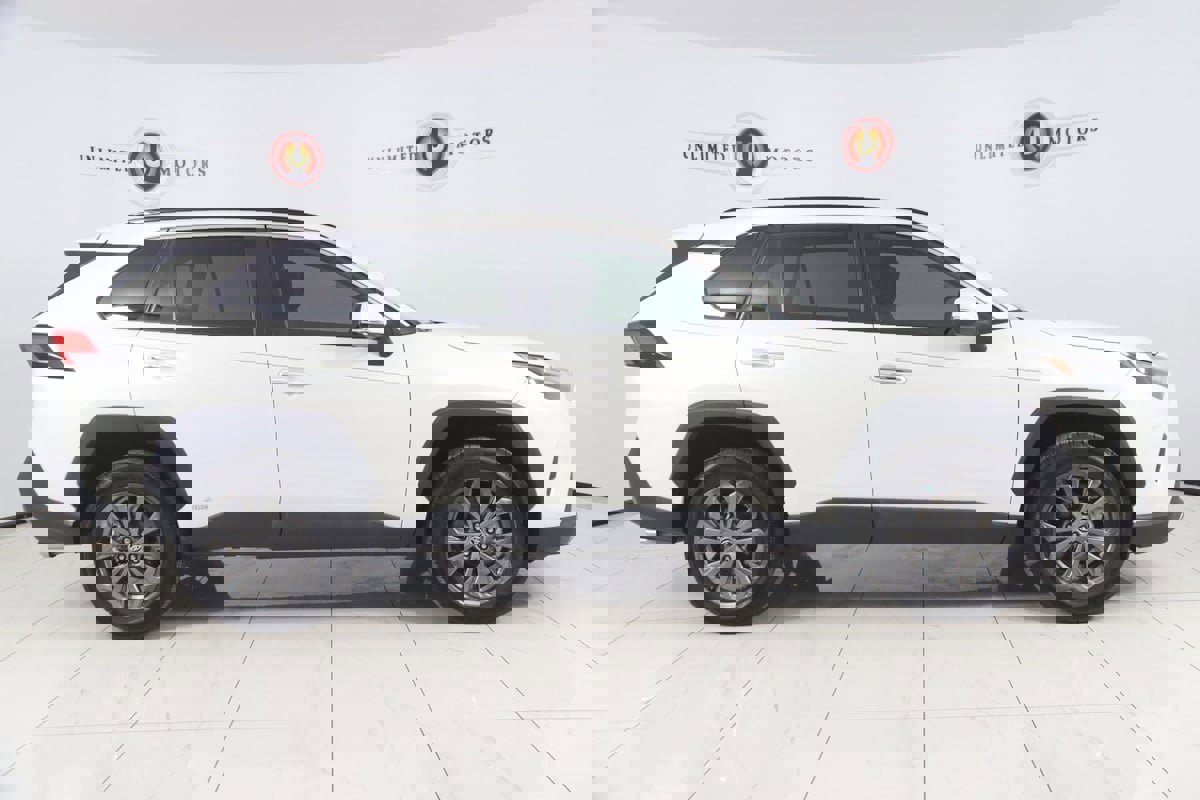 Used 2022 Toyota RAV4 Limited AWD/4WD image 2