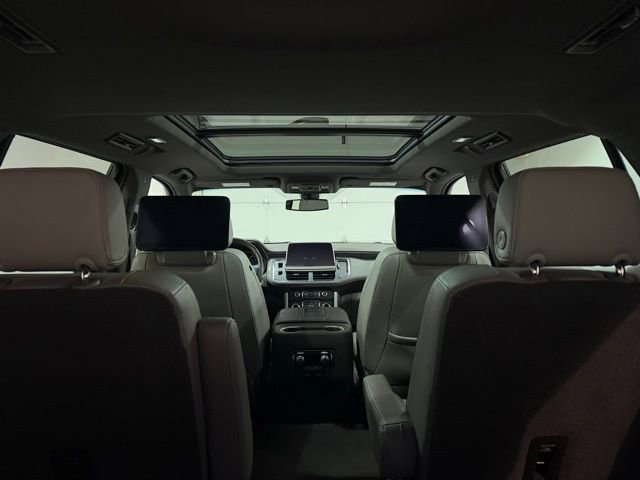 Used 2021 GMC Yukon SLT w/ SLT Premium Package image 11