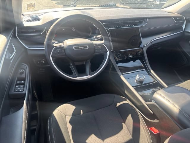 Used 2023 Jeep Grand Cherokee Laredo AWD/4WD image 28