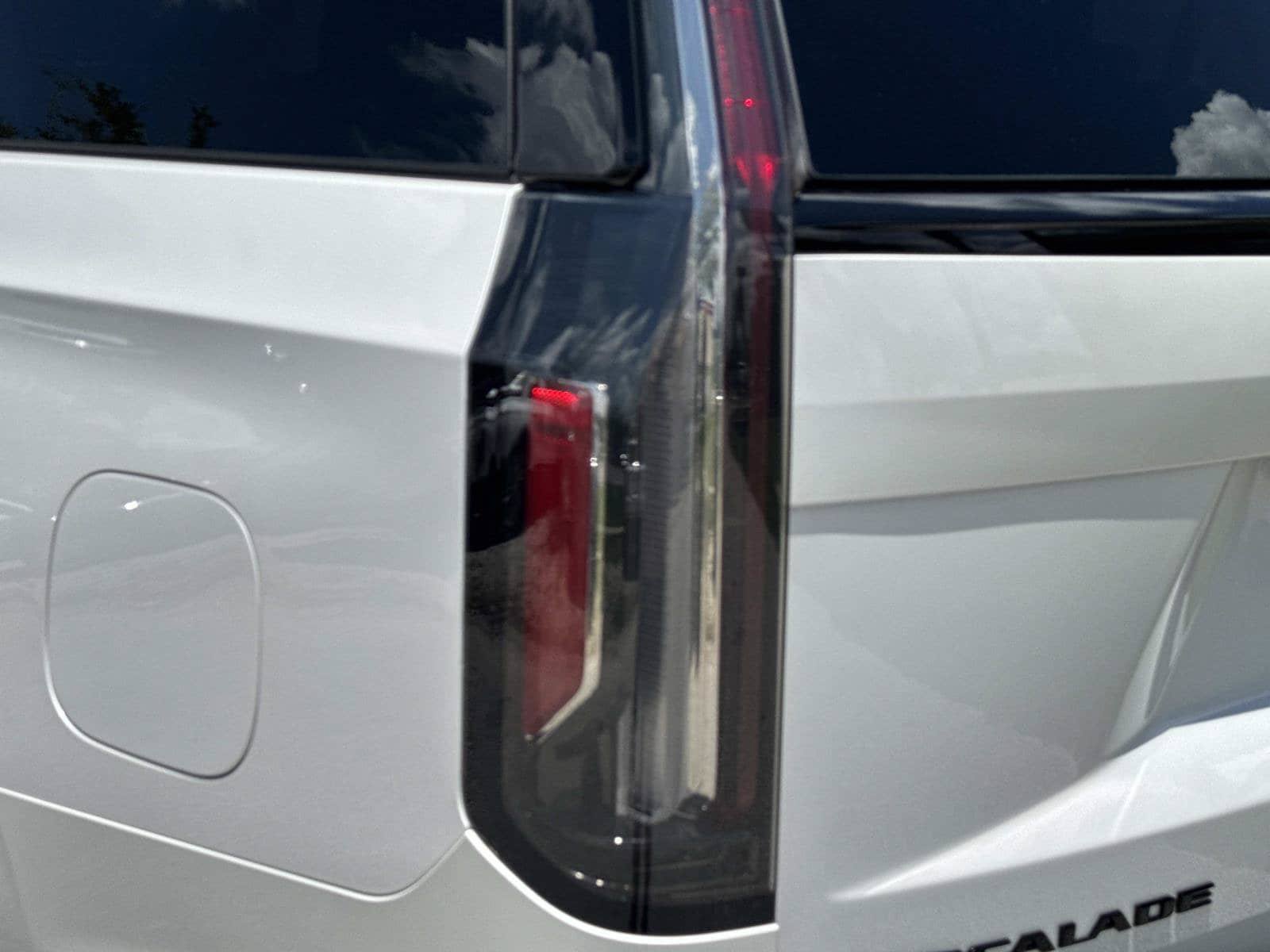 Certified 2024 Cadillac Escalade V w/ LPO, ONYX Package AWD/4WD image 11