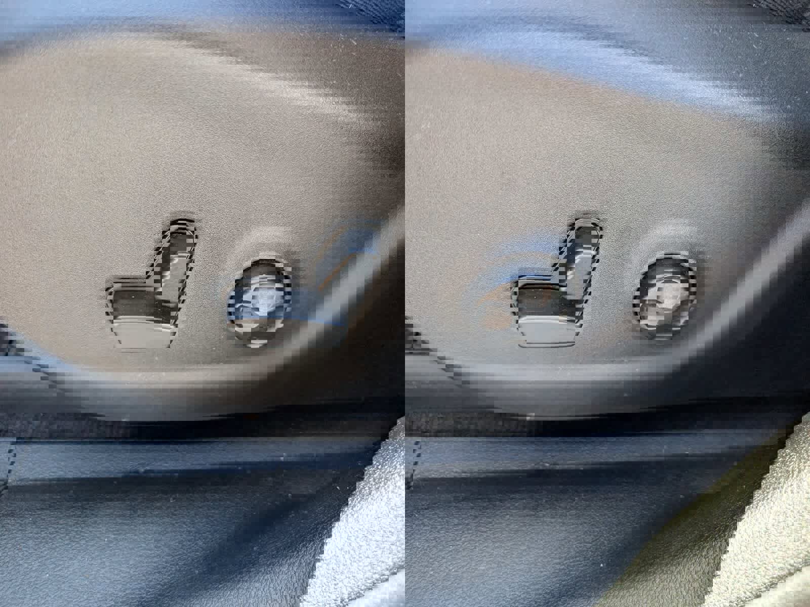 Used 2016 Jeep Cherokee Trailhawk w/ Comfort/Convenience Group image 18