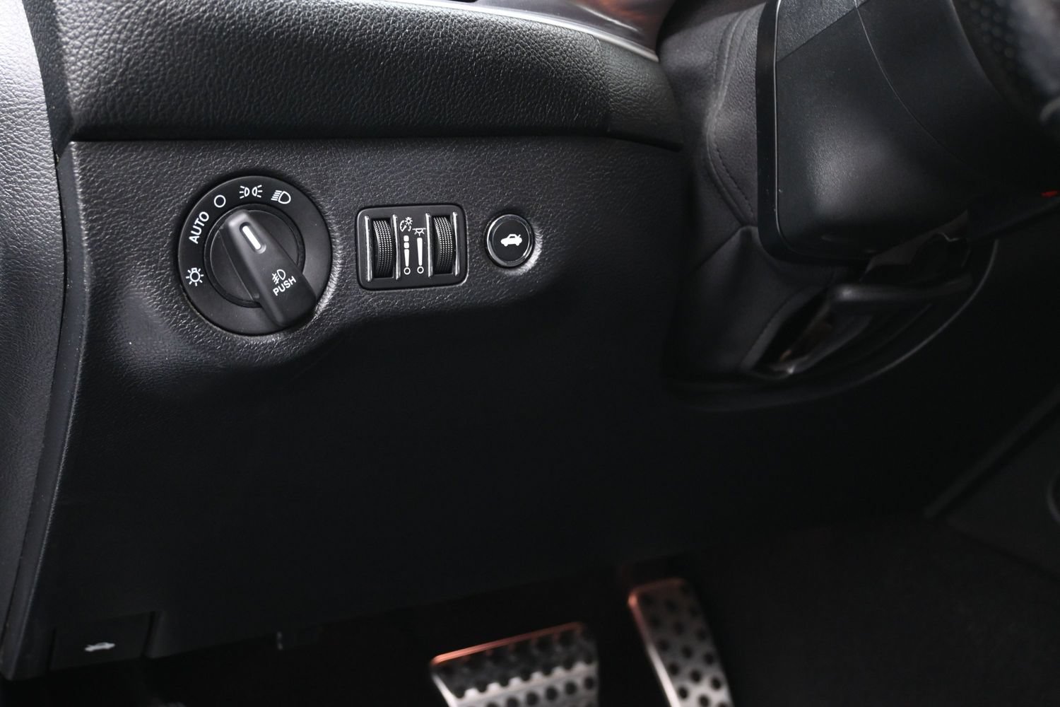 Used 2019 Dodge Challenger R/T w/ Driver Convenience Group RWD image 22
