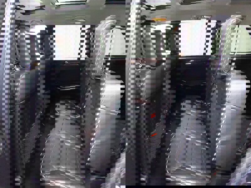 Used 2014 Mercedes-Benz GL 550 GL 550 4MATIC w/ Driver Assistance Package image 28