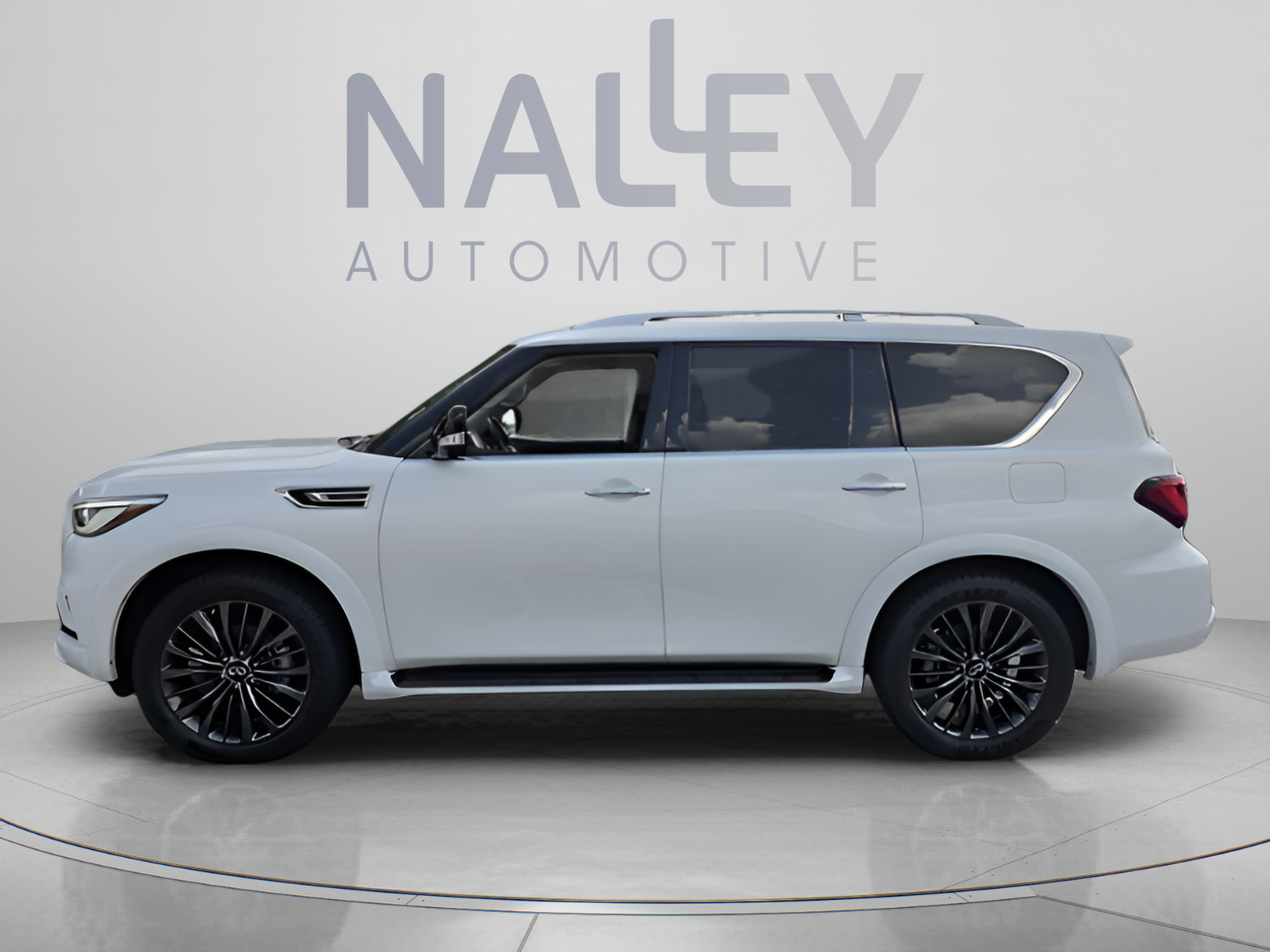Used 2021 INFINITI QX80 Premium Select w/ Cargo Package AWD/4WD image 2