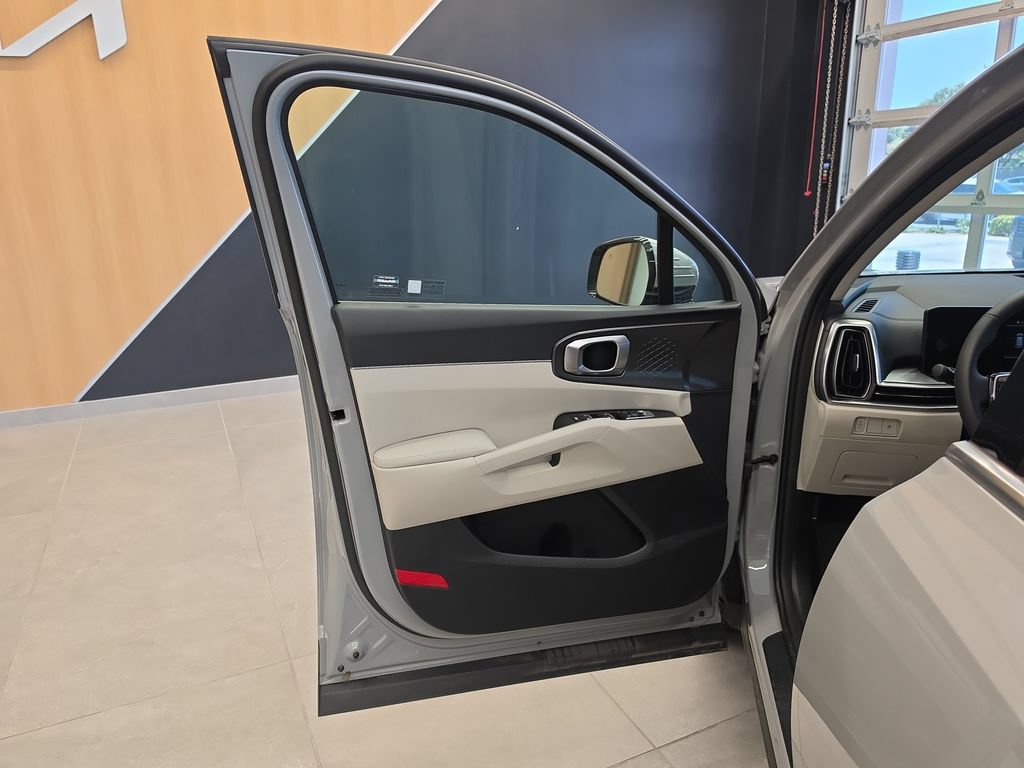 Certified 2025 Kia Sorento S FWD image 16