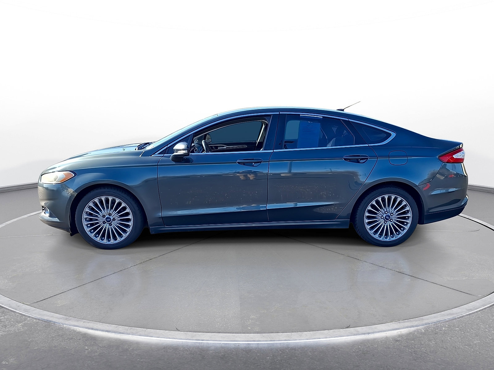 Used 2016 Ford Fusion SE w/ Equipment Group 202A FWD image 5