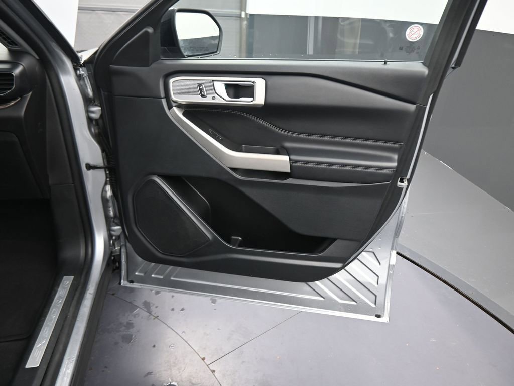 Used 2023 Ford Explorer Limited image 38